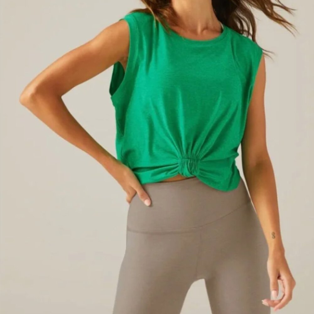 Beyond Yoga Featherweight High Tied Cropped Tank in Green Grass Heather (M)